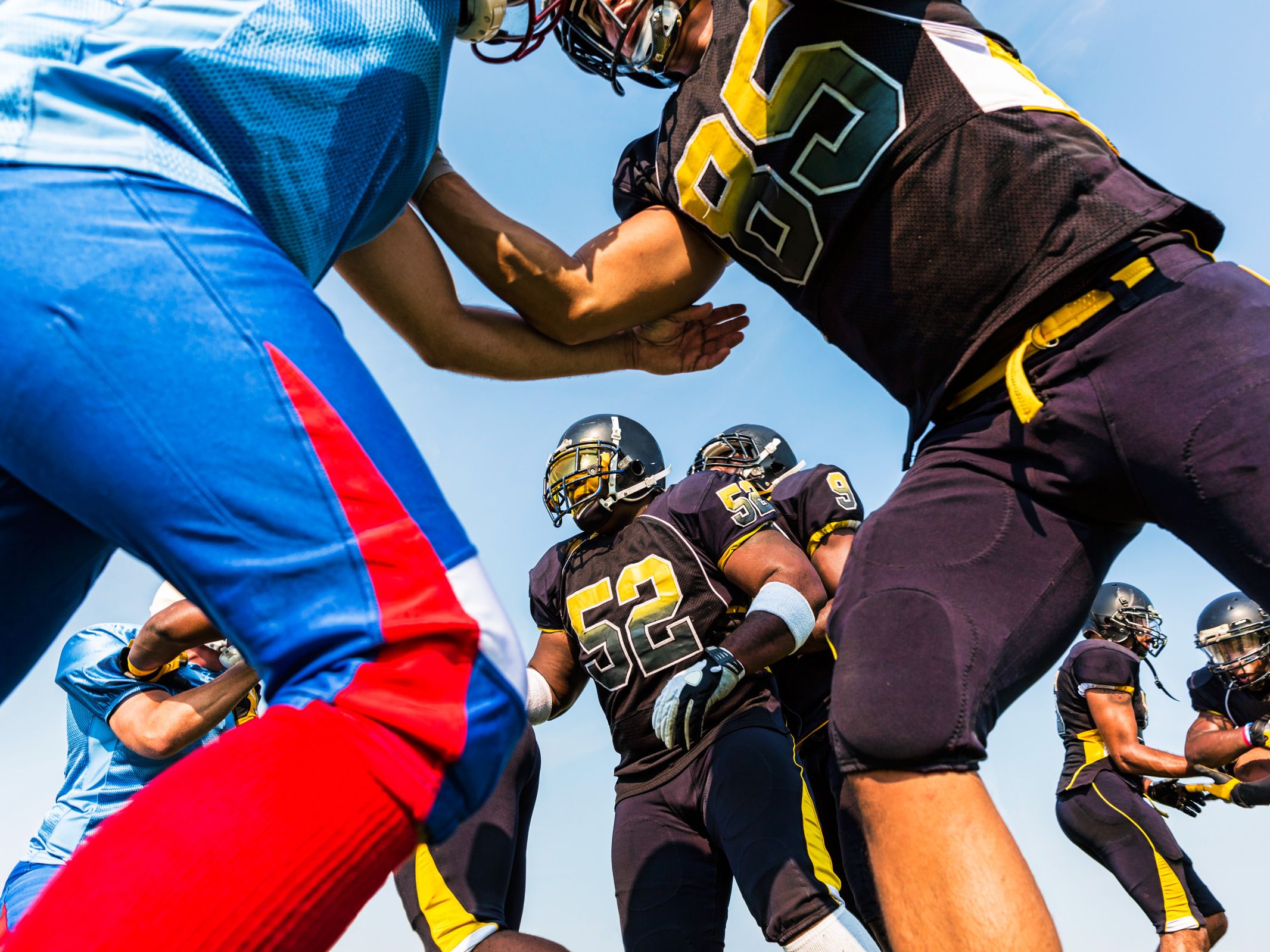 How Much Does an Nfl Helmet Weigh 